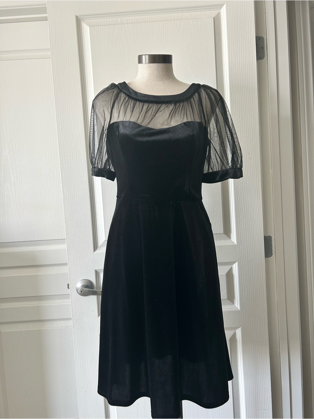 Maggy London Lyra Illusion in Velvet black dress Midi Dress - Picture 2 of 13